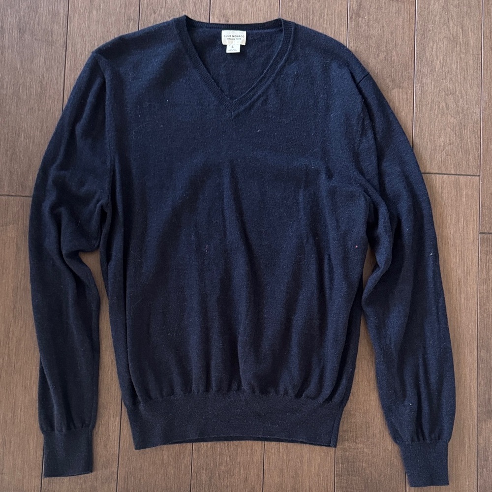 Club Monaco Men's V-Neck Sweater - Navy Blue